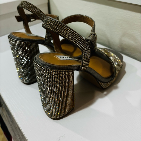 BRAND NEW Steve Madden rhinestoned heels - Picture 4 of 4